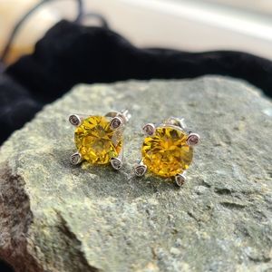Citrine stud earrings in 18K White Gold plated 4ct
